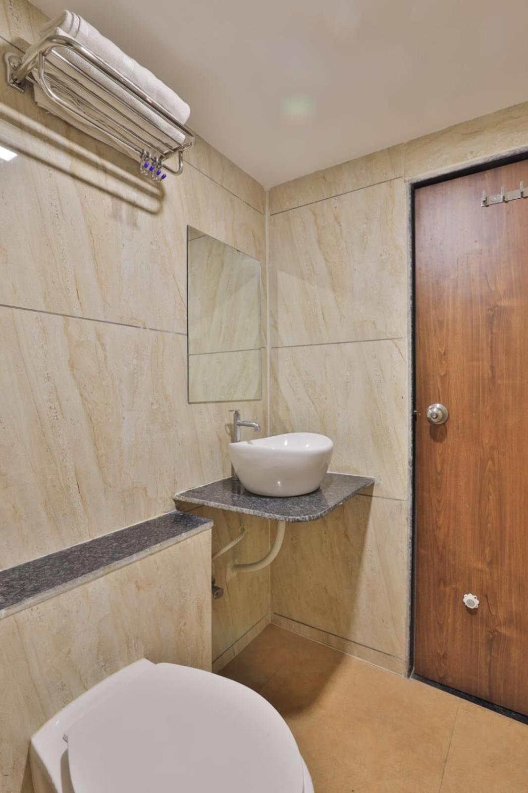 Hotel Rest Inn Gandhinagar Dış mekan fotoğraf